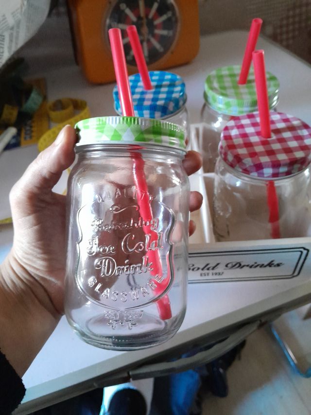 Bicchieri con cannuccia