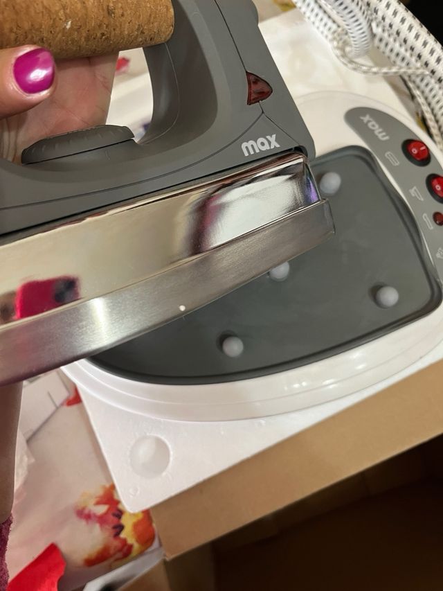 Ferro da stiro con base Max