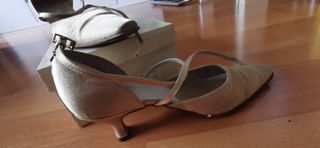 Zapatos tacón dorados 37