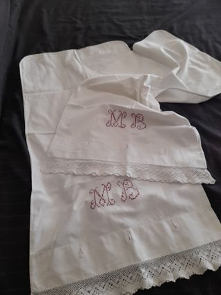 Dos fundas almohadas.