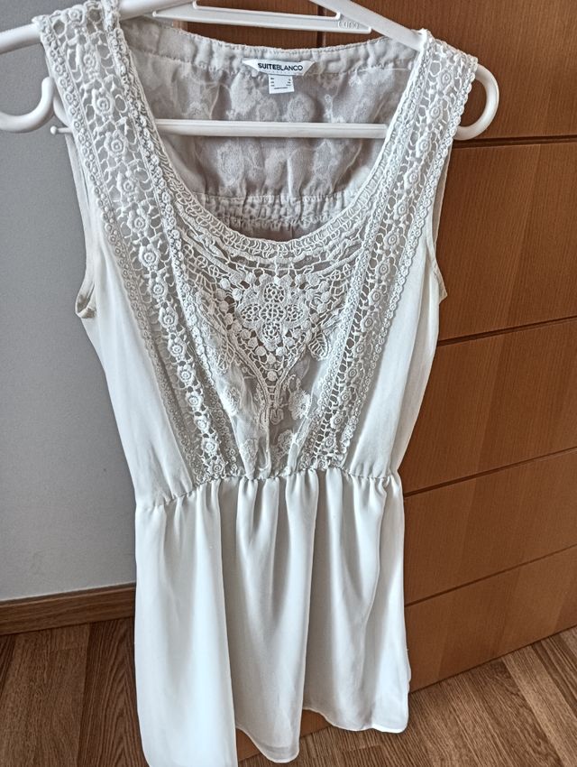 Vestido blanco corto con decoración