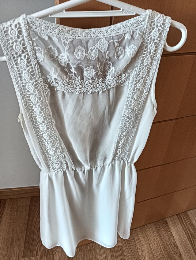 Vestido blanco corto con decoración