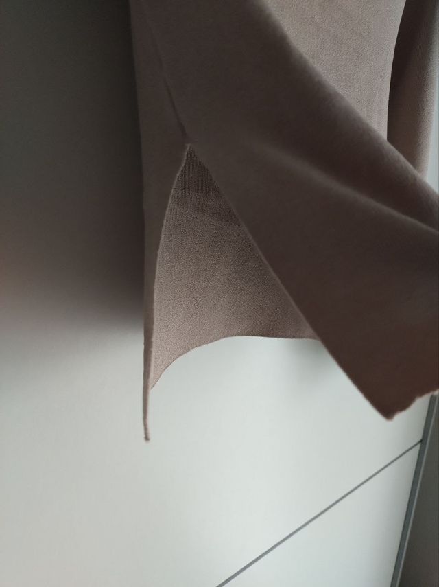 Maglia vintage con spalla scoperta