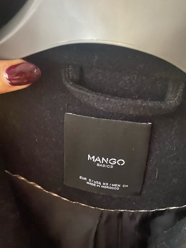Cappotto nero cinta Mango