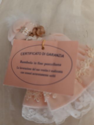 Bambolina in porcellana .