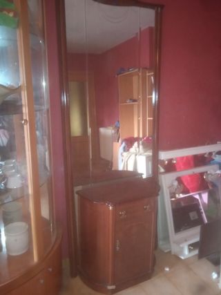 Mueble de entrada con espejo