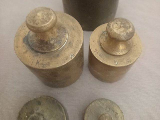 JUEGO DE PESAS PARA BALANZA ANTIGUA