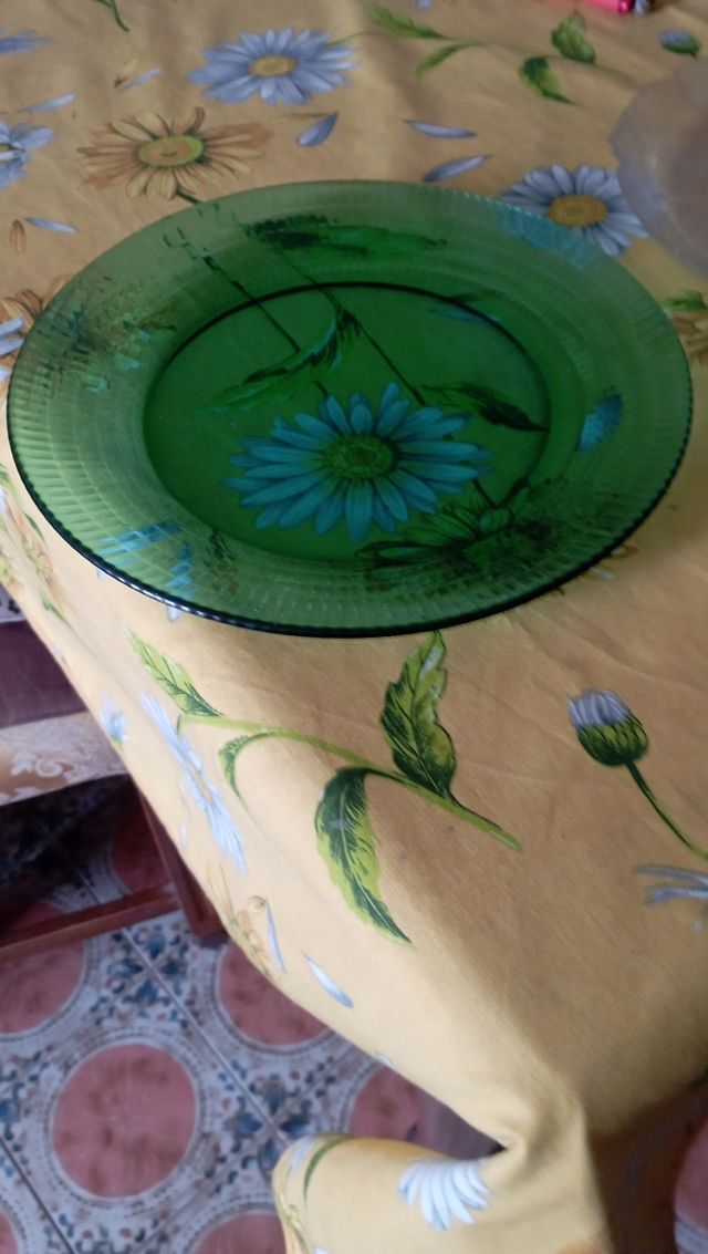 vendo tre piatti colorati