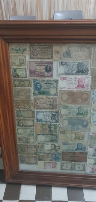 Cuadro de billetes antiguos