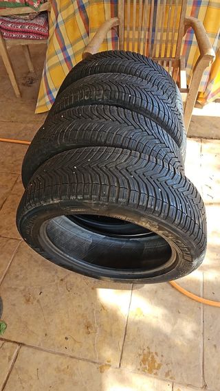 Neumatico crossclimate r18 215 55 
2 ruedas