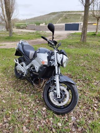 SUZUKI GSR 600