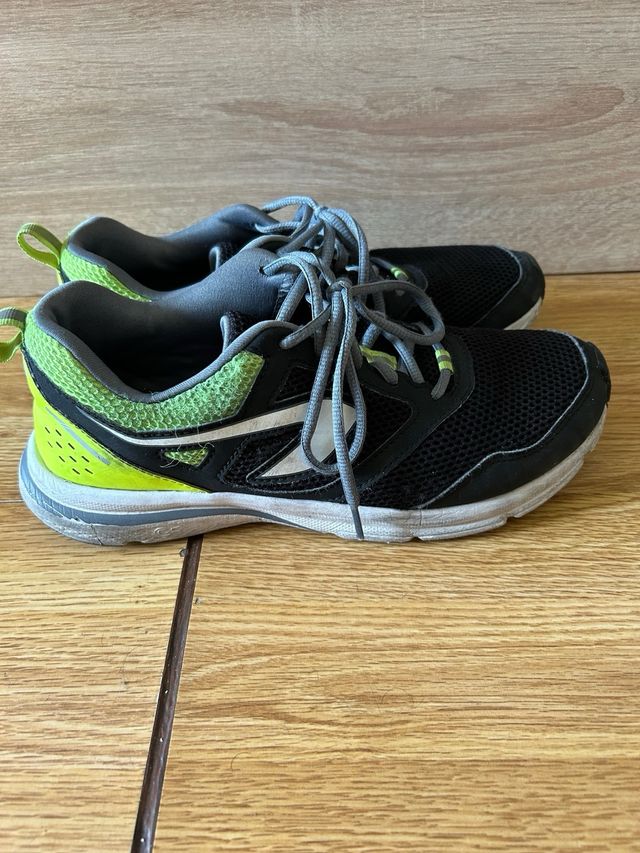 Deportivas negras Decathlon