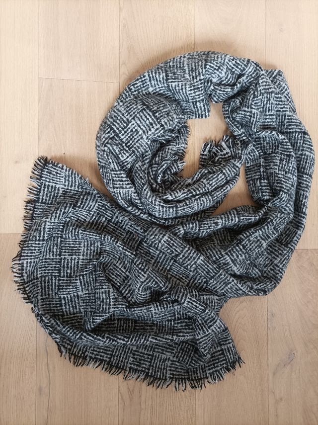 Sciarpa bianca e nera molto calda