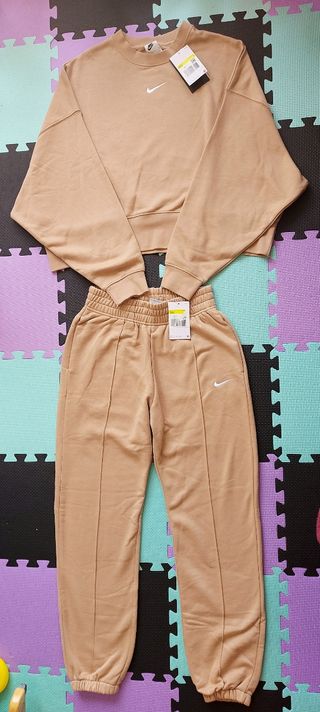 Chándal Nike oversize camel nuevo