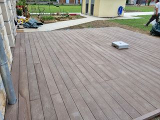 Colocó tarimas,parquet,puertas etc