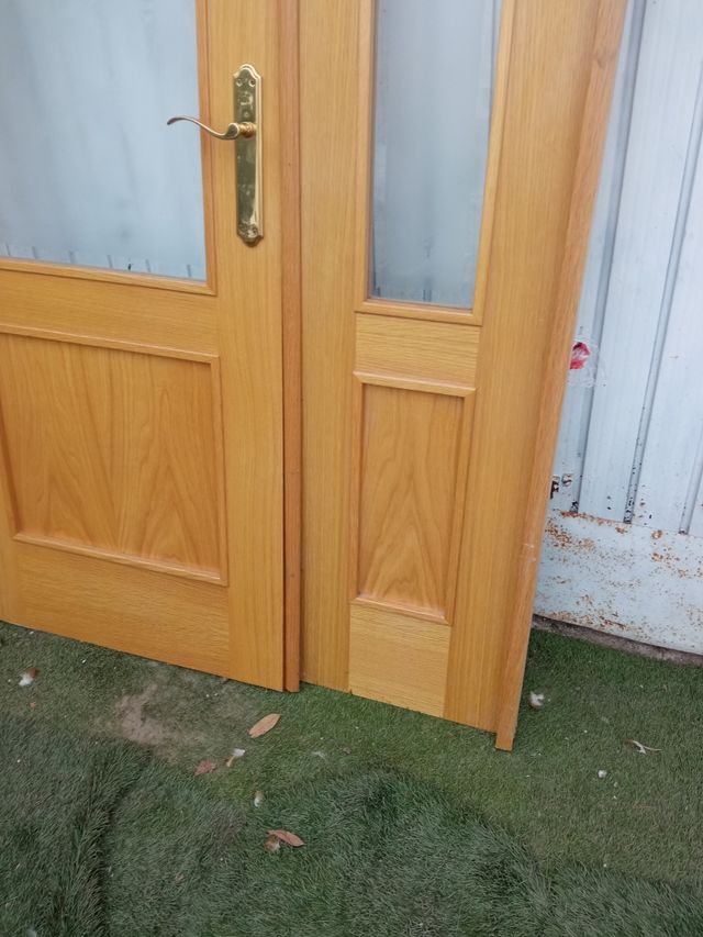 Puerta de madera interior doble hoja