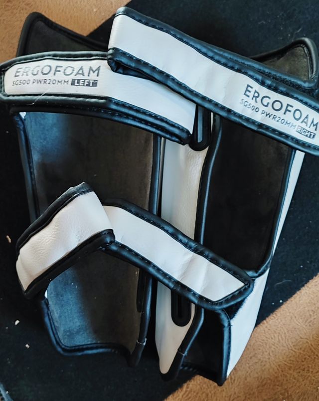 Espinilleras kickboxing/ Muay thai OUTSHOCK