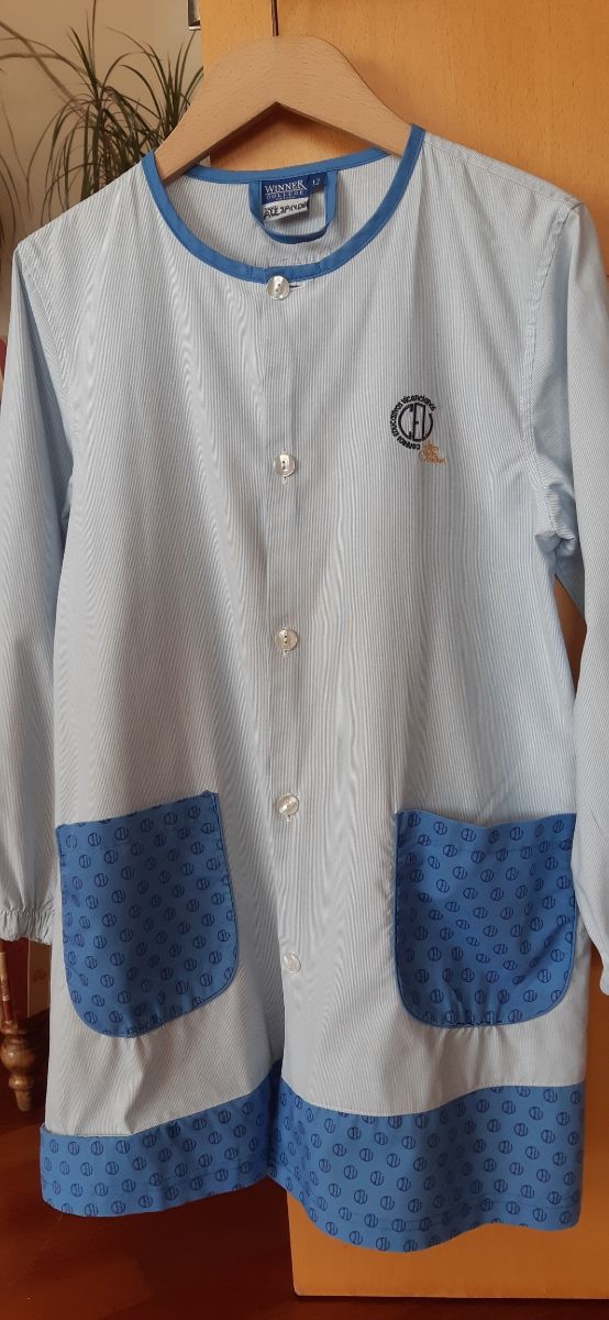 Babero uniforme Regina Mundi talla 12