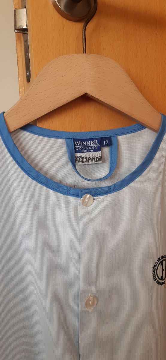 Babero uniforme Regina Mundi talla 12