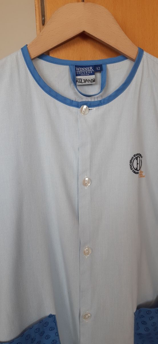 Babero uniforme Regina Mundi talla 12