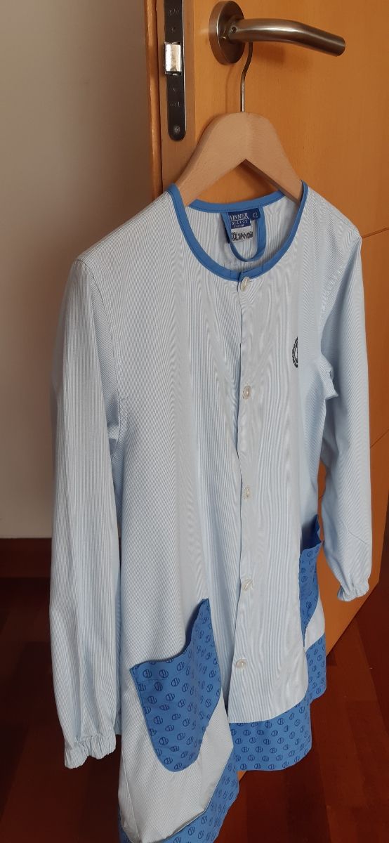 Babero uniforme Regina Mundi talla 12