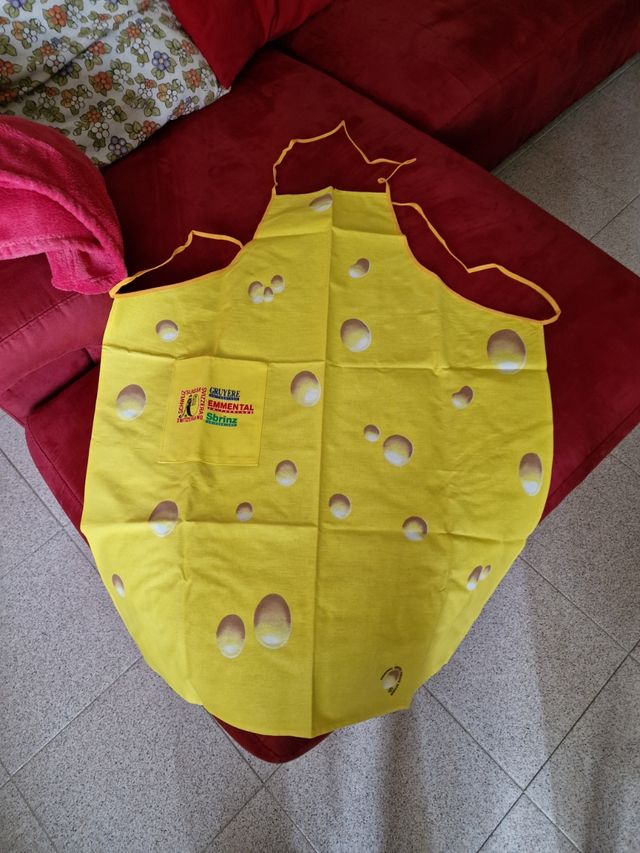 N. 4 grembiuli da cucina nuovi