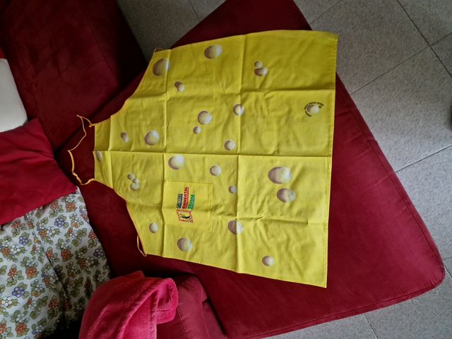 N. 4 grembiuli da cucina nuovi