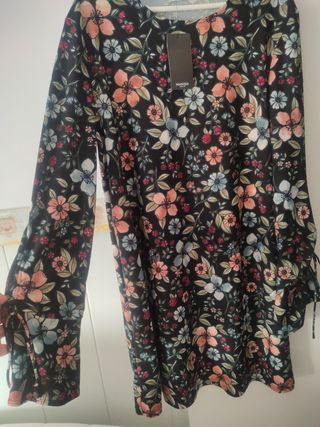 Vestido Mango negro con flores