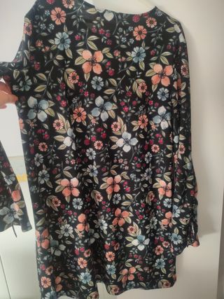 Vestido Mango negro con flores