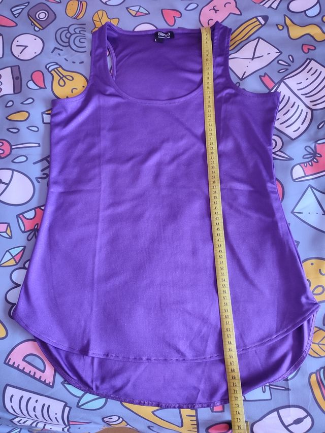 Camiseta morada con brillo