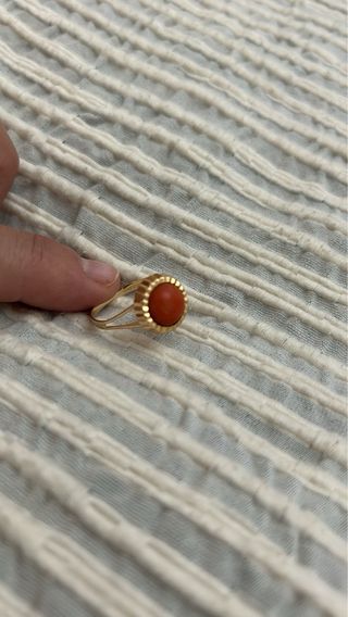 Anillo oro y coral