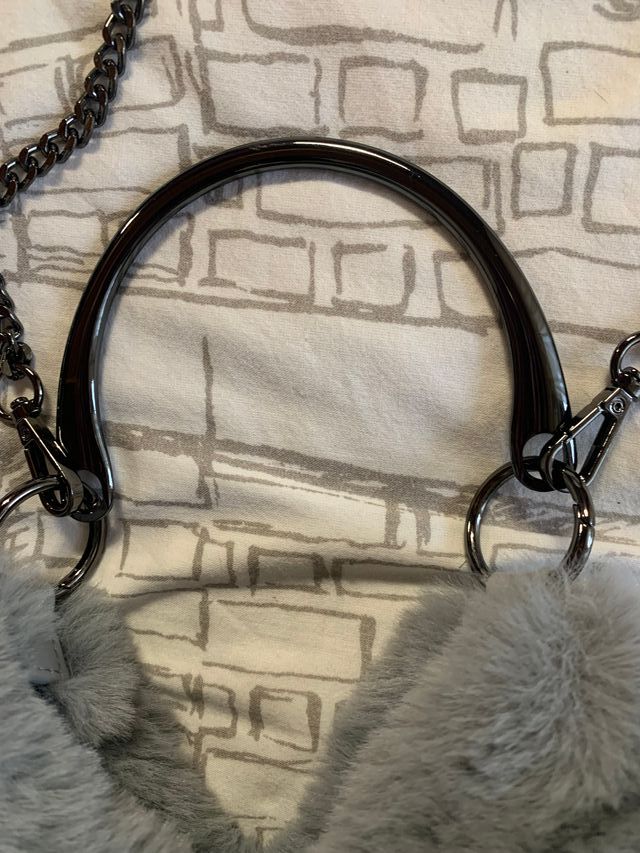 Bolso pelo asa metálica Stradivarius