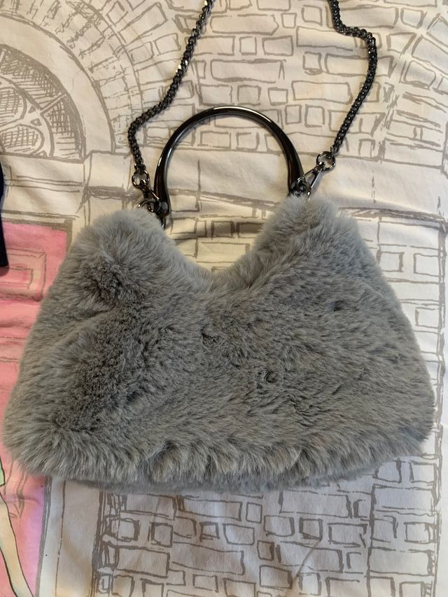 Bolso pelo asa metálica Stradivarius
