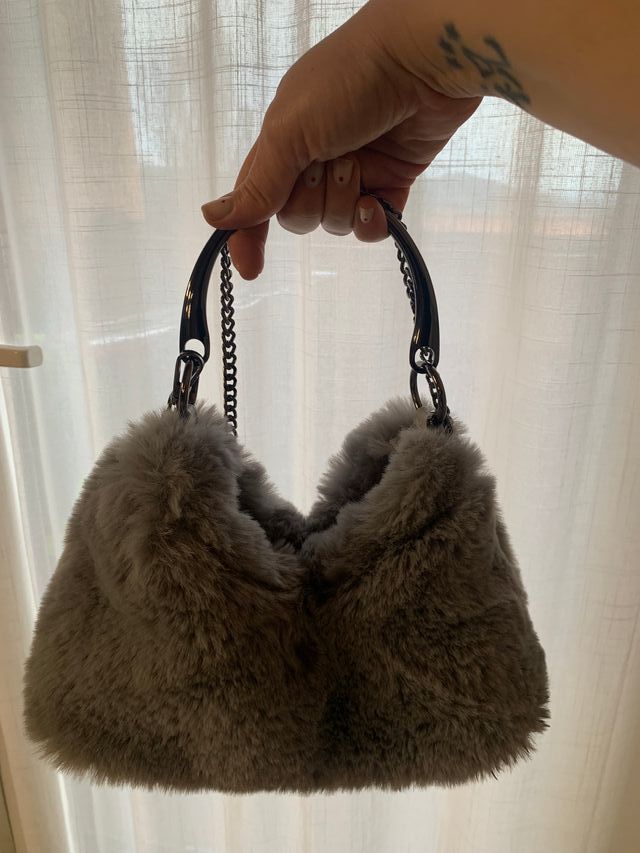 Bolso pelo asa metálica Stradivarius