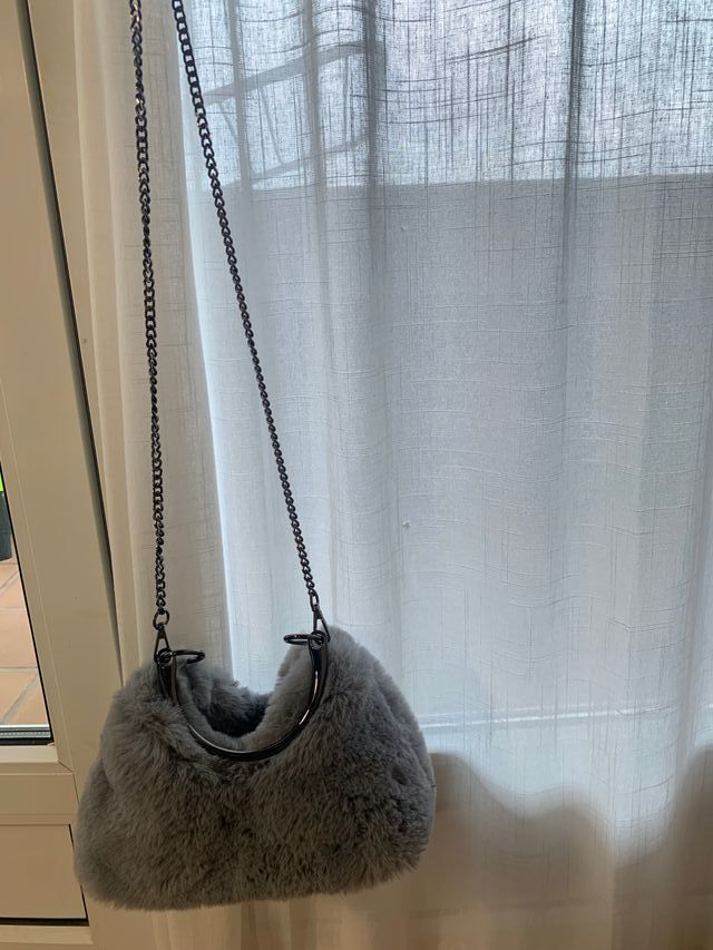 Bolso pelo asa metálica Stradivarius