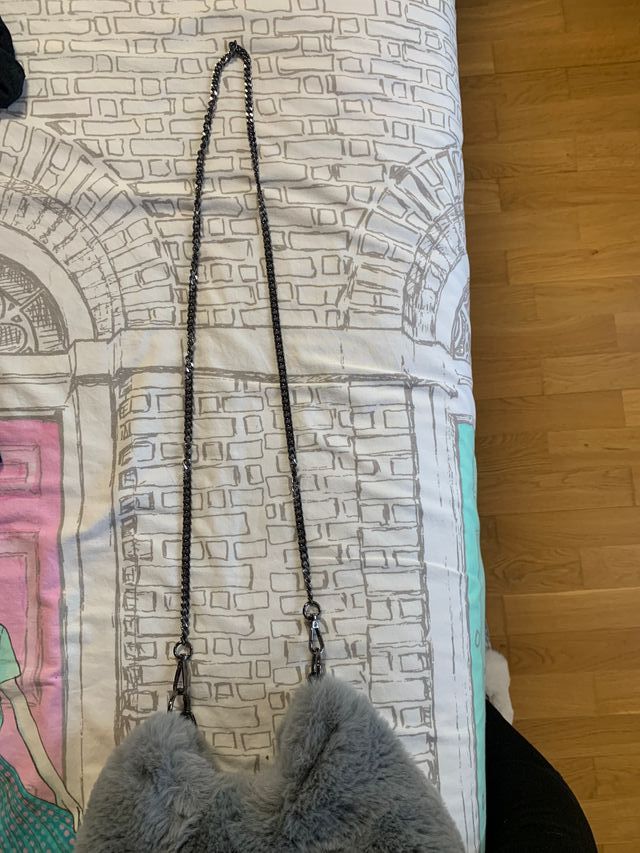 Bolso pelo asa metálica Stradivarius