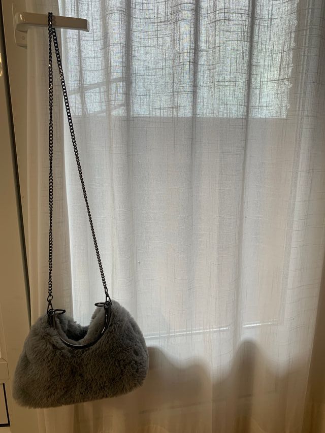 Bolso pelo asa metálica Stradivarius
