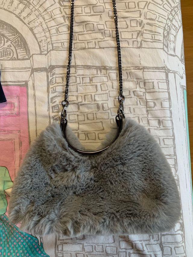 Bolso pelo asa metálica Stradivarius