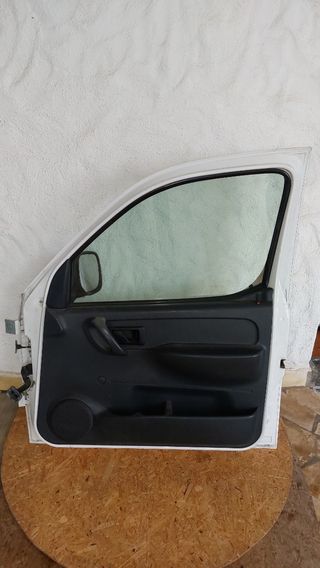 Puerta delantera derecha berlingo 