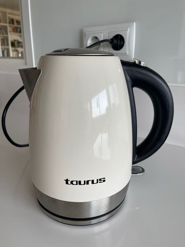 Hervidor TAURUS de acero inoxidable