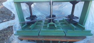 Prensa 3 husillos manual.