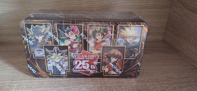 25th Anniversary Tin: Dueling Heroes