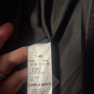 Traje chaqueta negro con raya roja