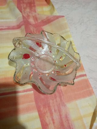 Antica ciotola con manico in vetro
