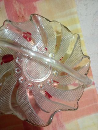 Antica ciotola con manico in vetro