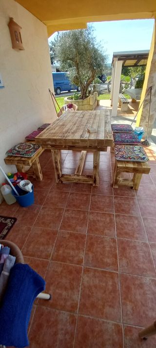 Mesas y bancos rusticos