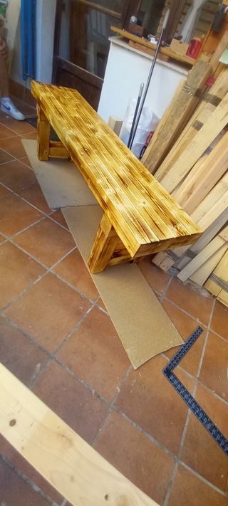 Mesas y bancos rusticos