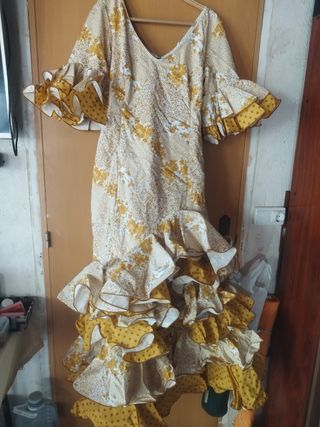 Vestido de sevillana flamenca