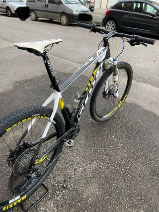 Scott scale 720 27,5 carbono