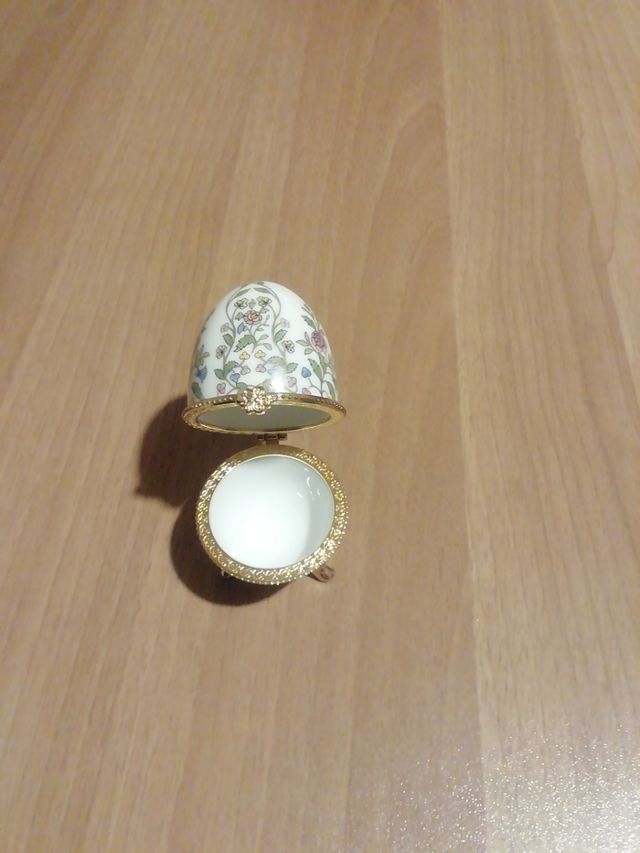 Ovetto in porcellana